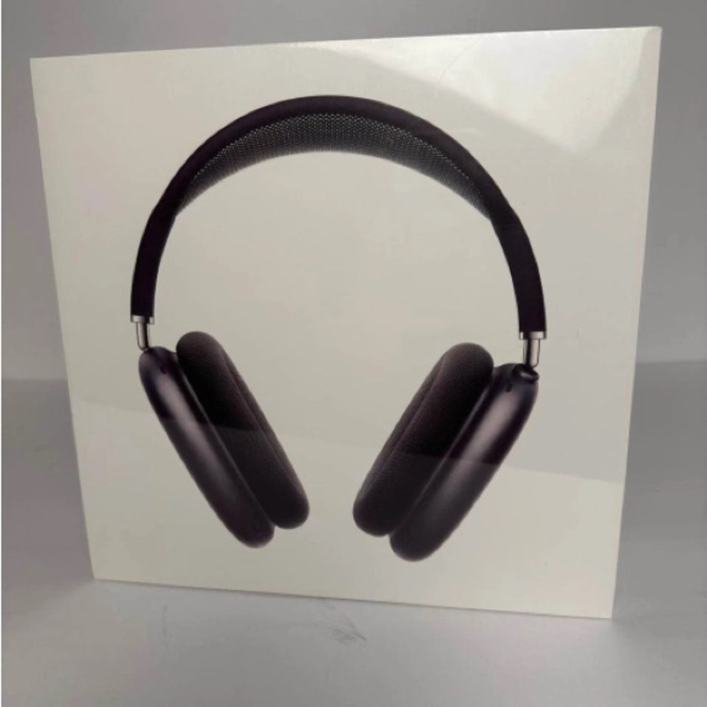 Premium Black AirPod Pro Maxes(perfect condition)
